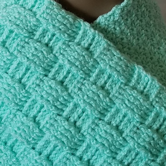 Scarf, Cowl - Picture 2 of 2